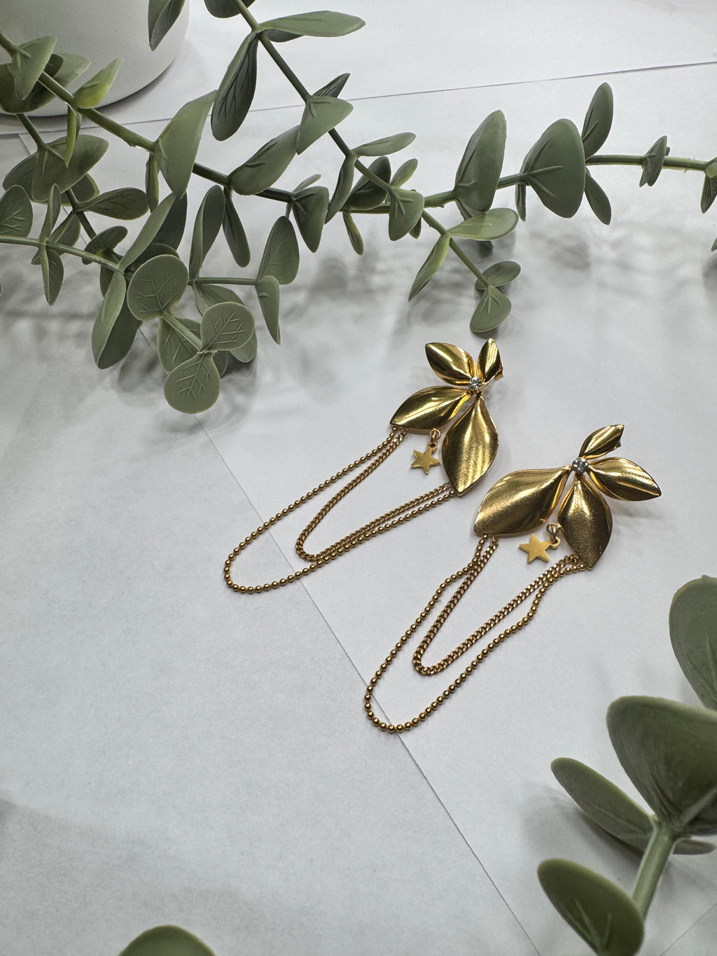Aretes Hojas Doradas | Elegancia Botánica – Golden Lily