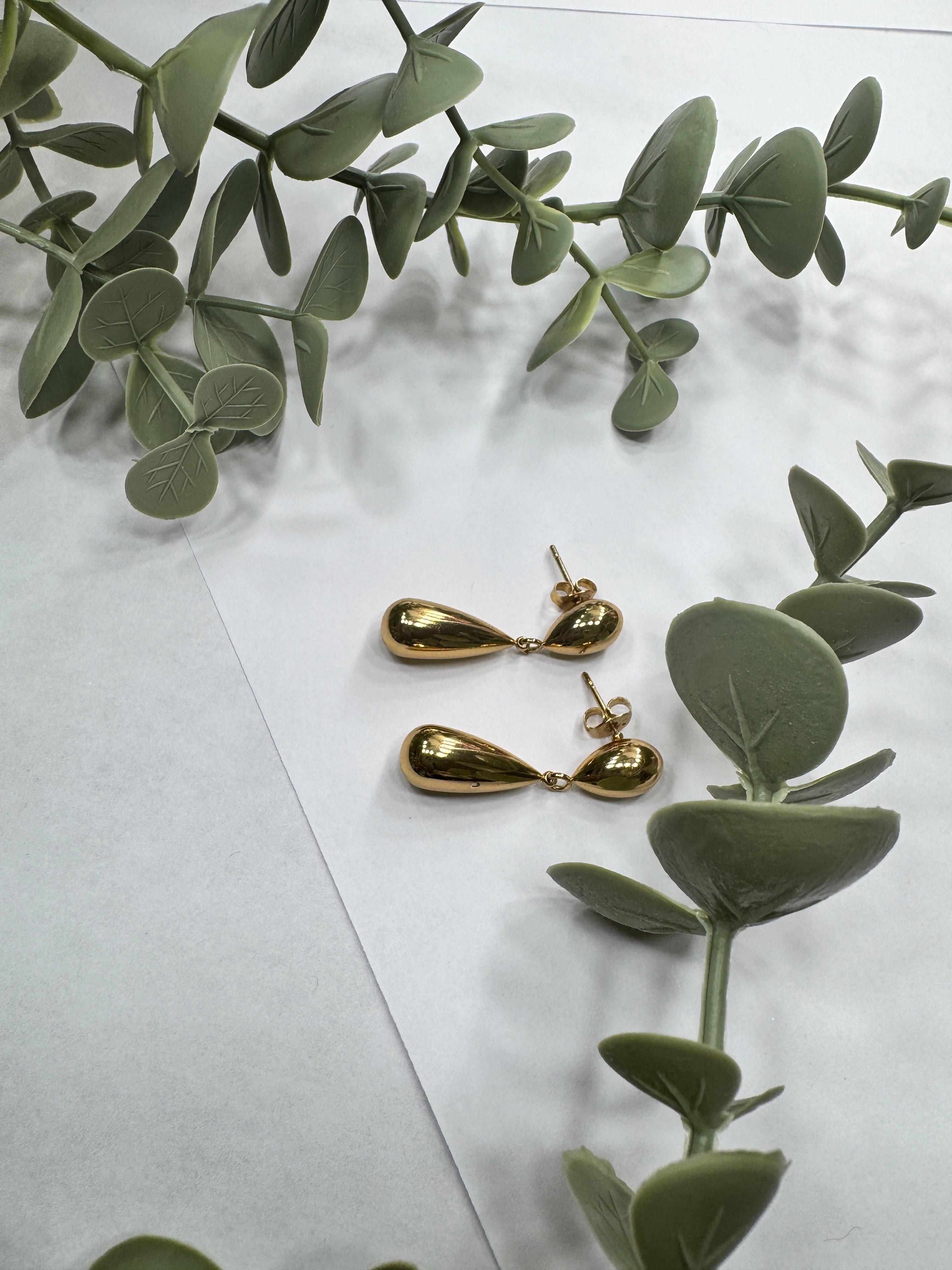 Aretes Golden Drop | Elegancia Minimal – Golden Lily