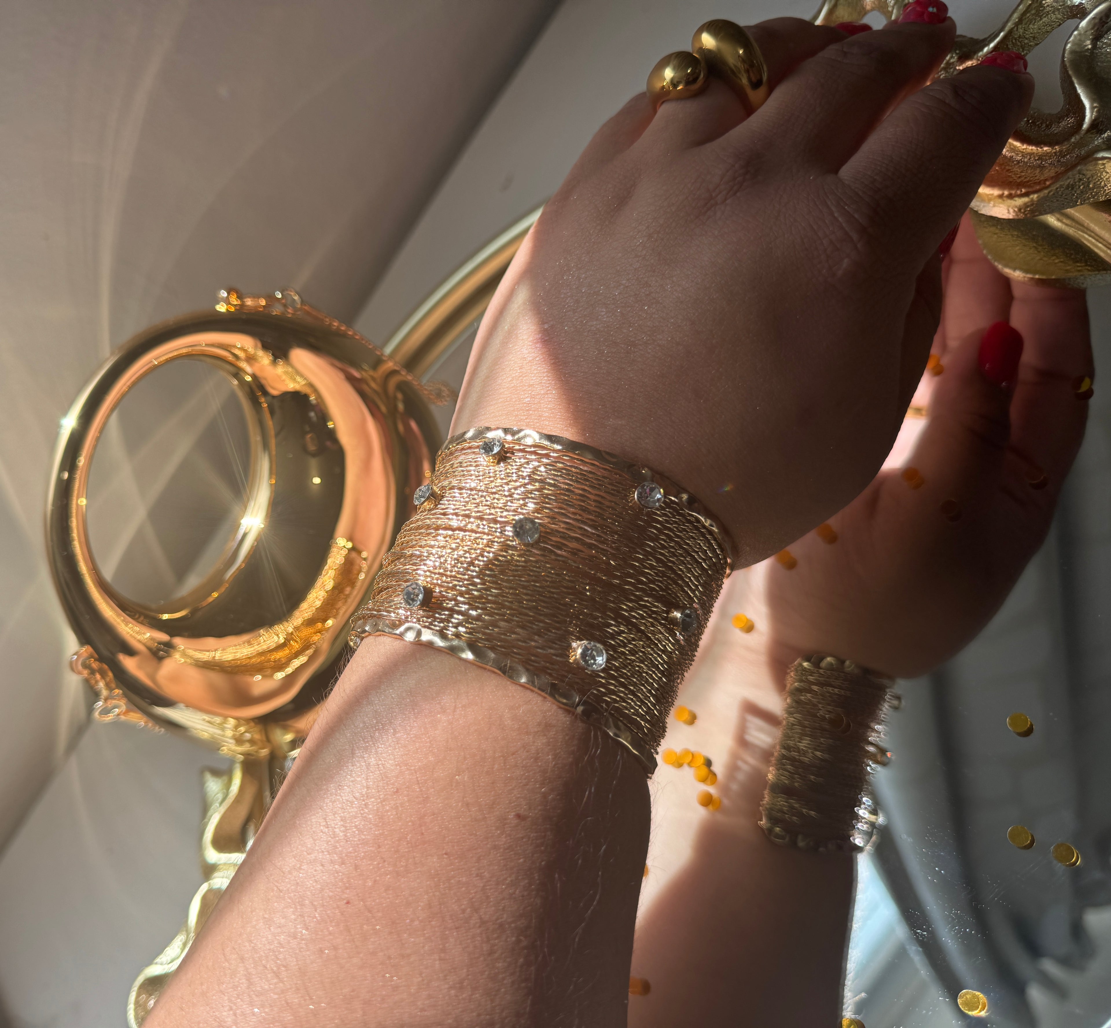Golden Lily – Bangle Aurora Royale