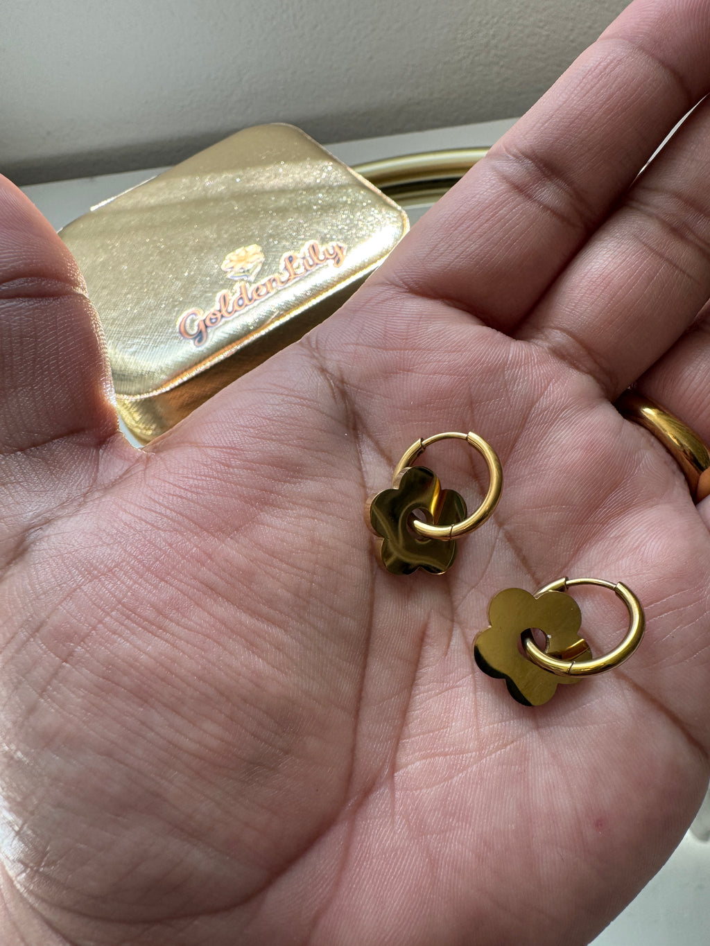 Golden Lily – Aretes Blossom