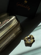Golden Lily – Sortija Royal Pearl