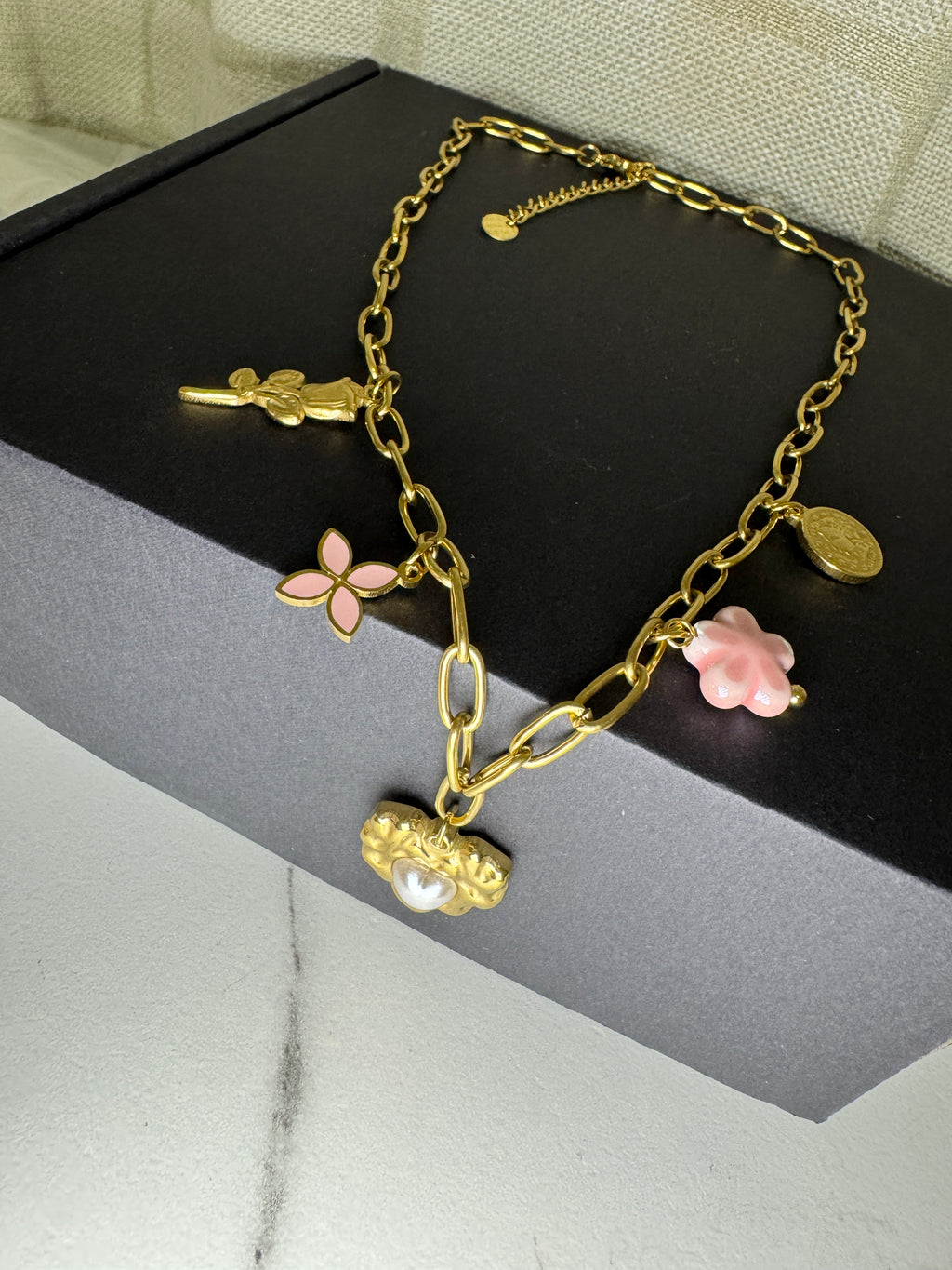 Golden Lily – Collar Bloom Charm