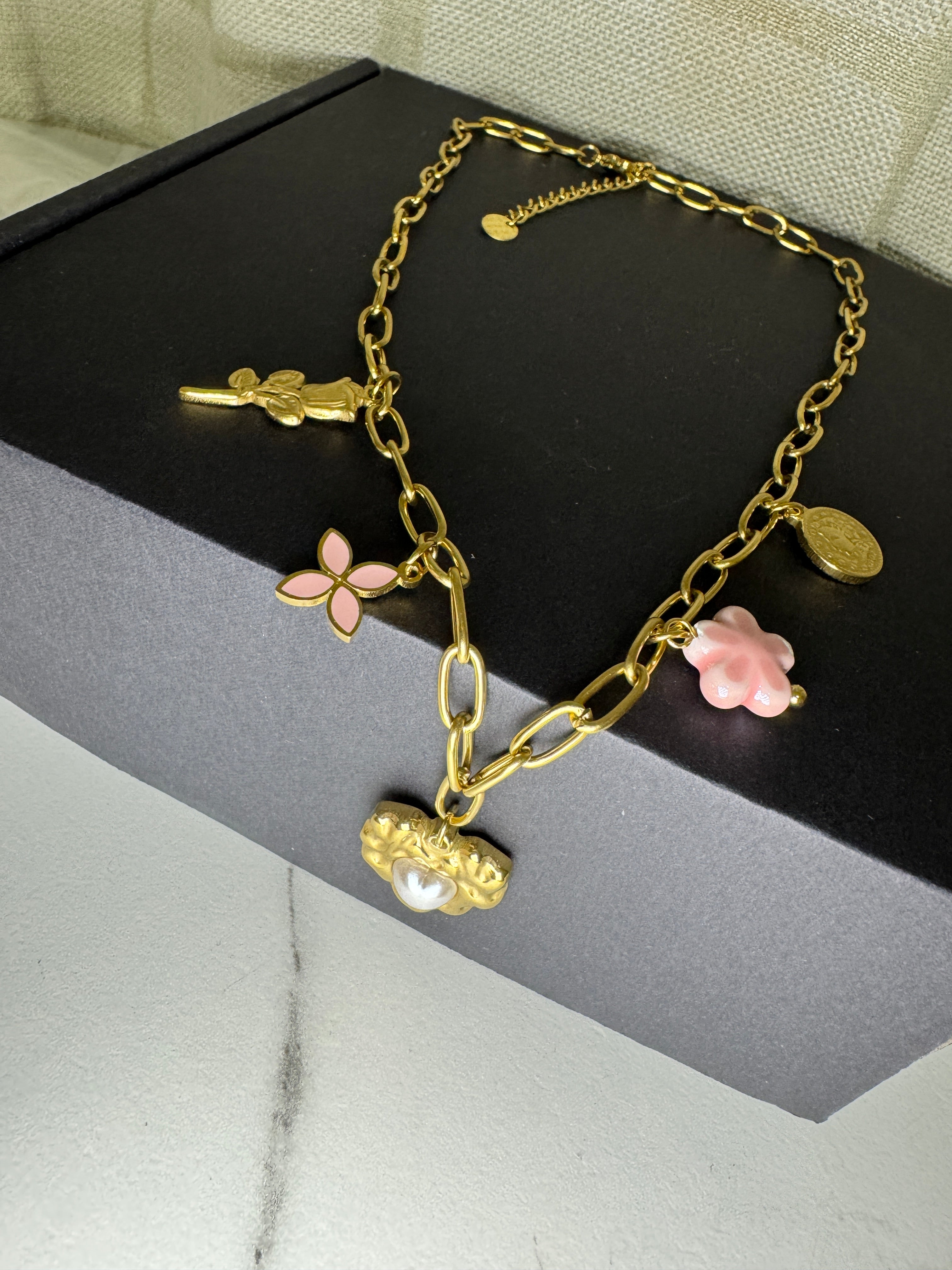 Golden Lily – Collar Bloom Charm
