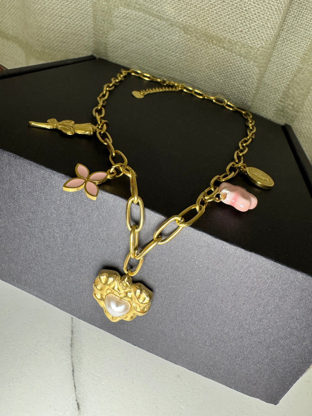 Golden Lily – Collar Bloom Charm