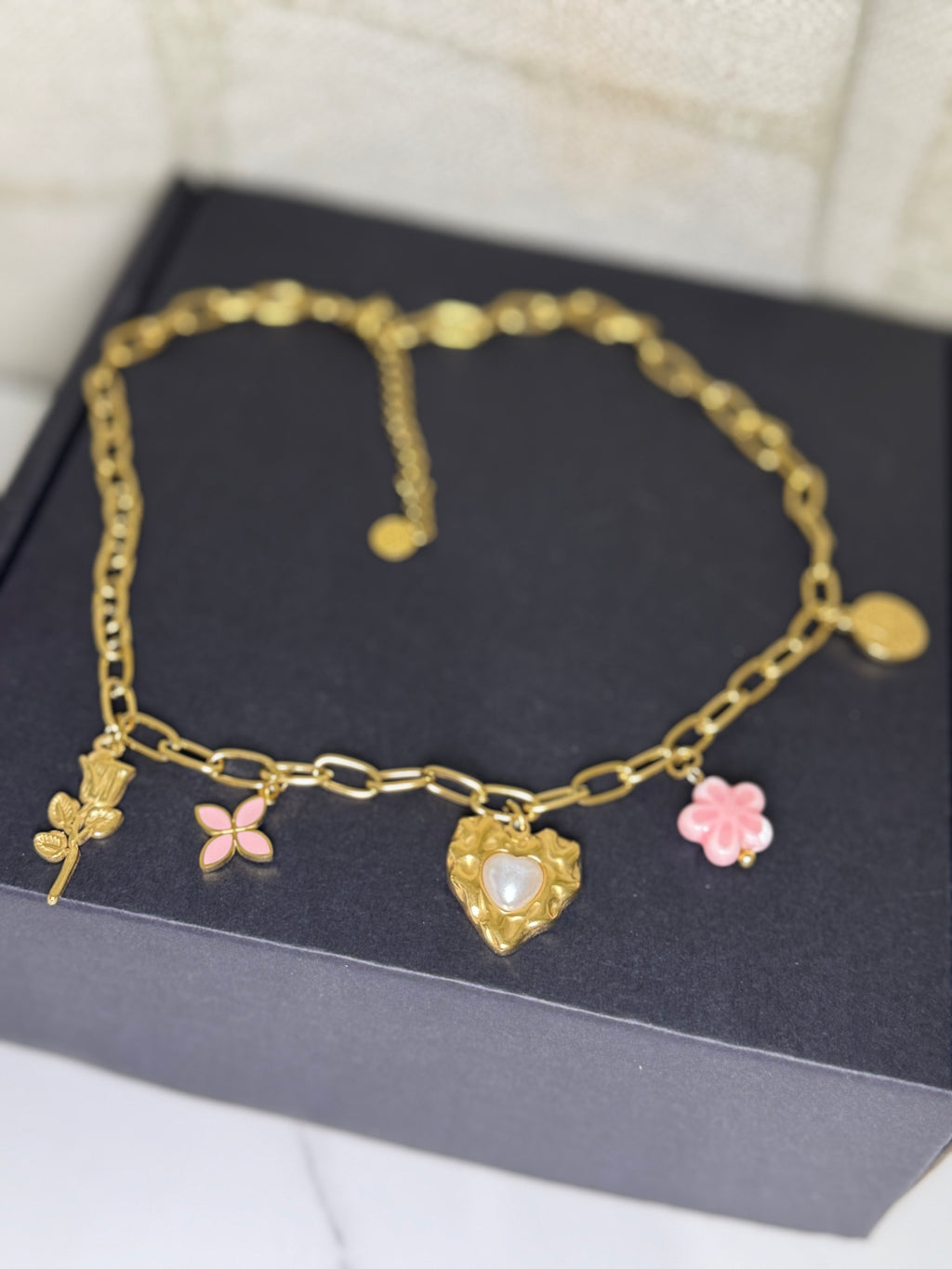 Golden Lily – Collar Bloom Charm