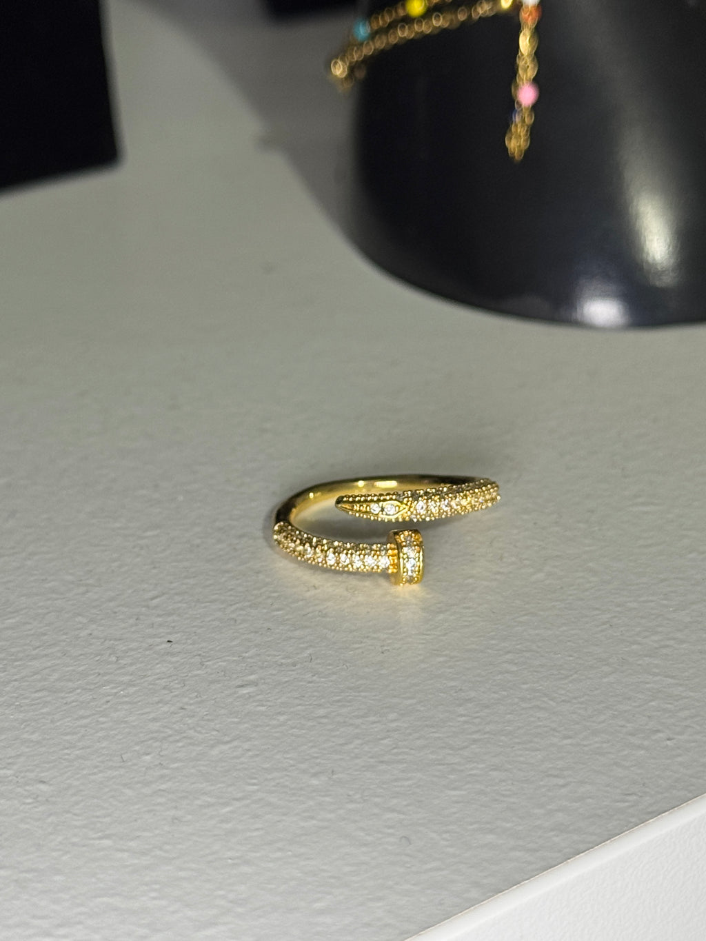 Golden Lily – Sortija Radiant Pavé