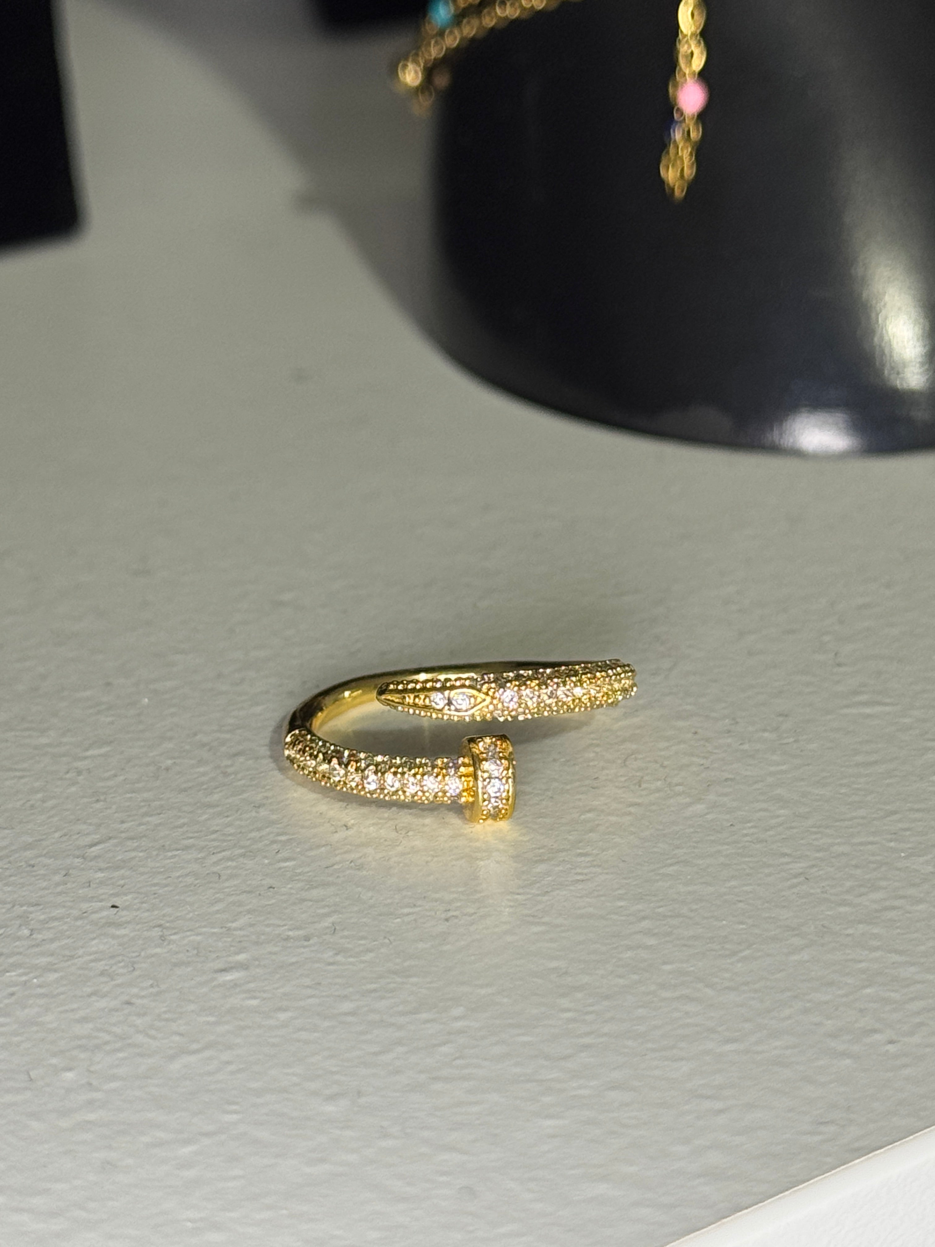 Golden Lily – Sortija Radiant Pavé