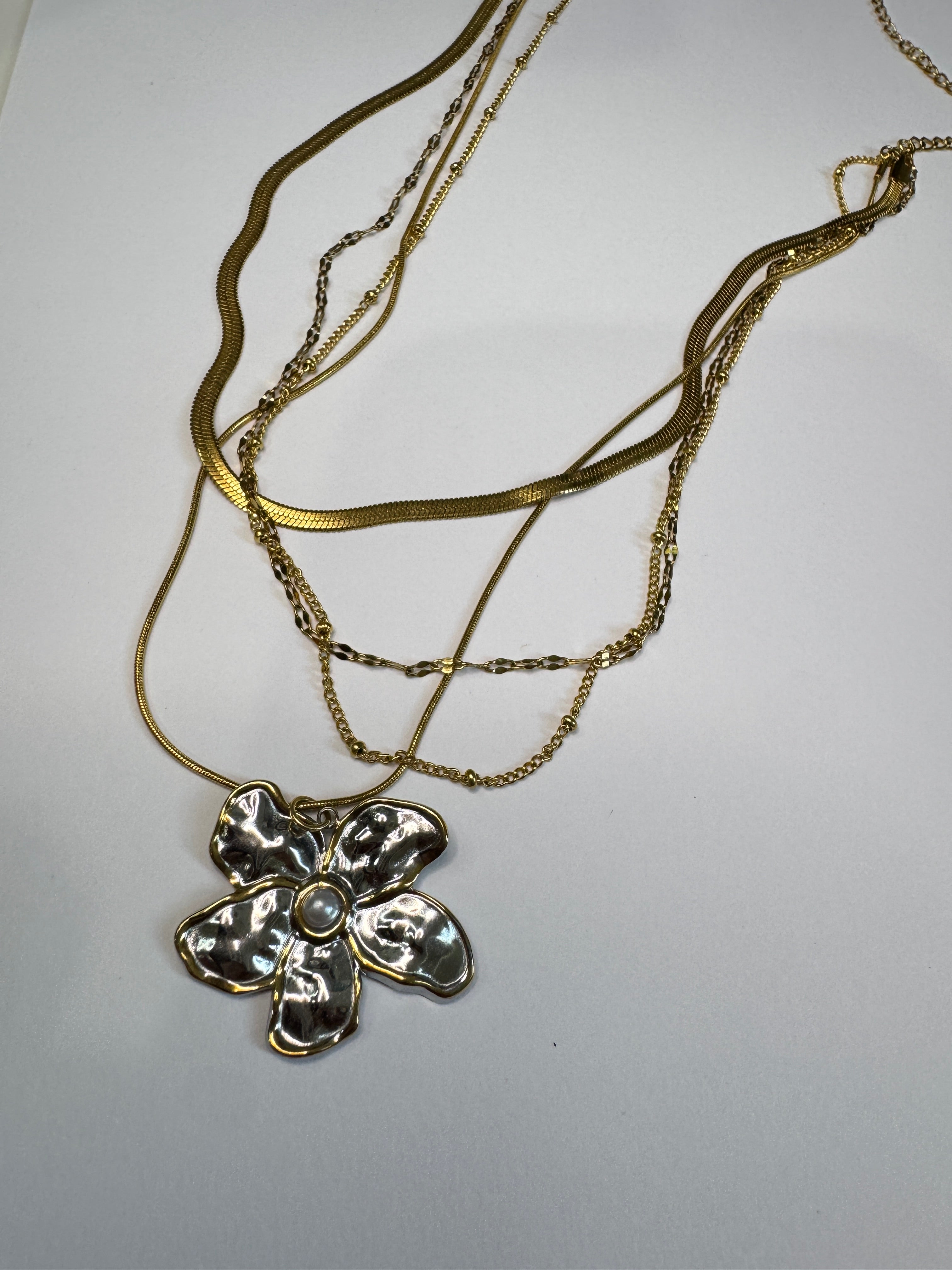 Collar Bloom Layers Luxe
