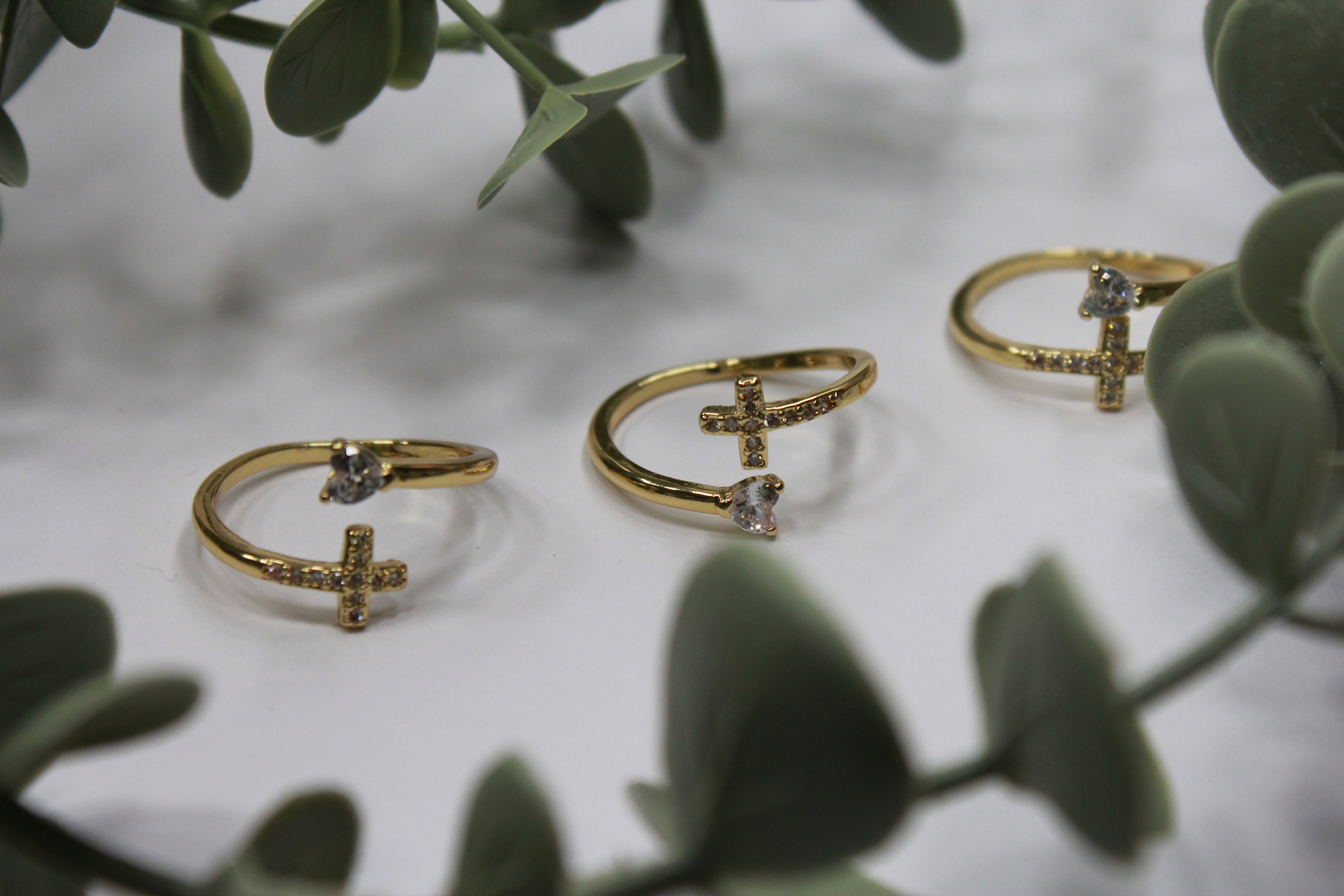 Sortija Faith Spark | Elegancia Espiritual – Golden Lily