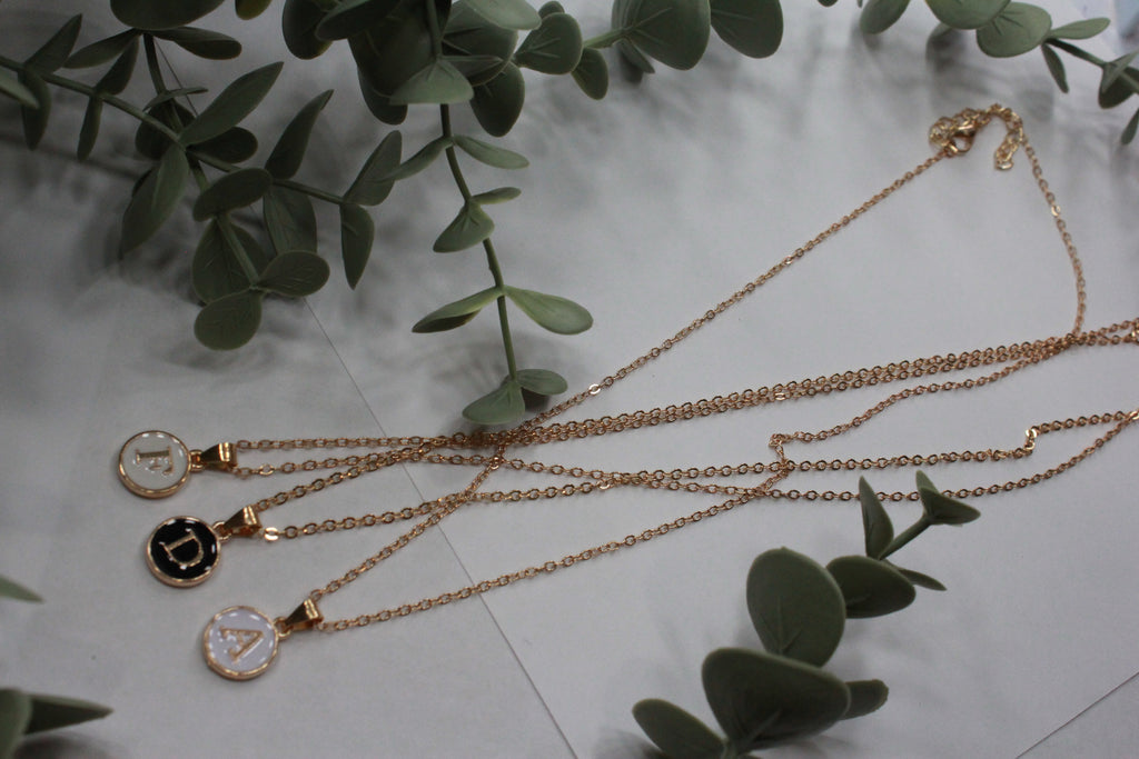 Collar Initial Grace | Elegancia Personalizada – Golden Lily