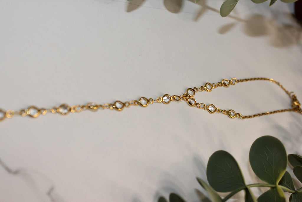 Crystal Lumière Hand Chain | Elegancia Radiante – Golden Lily