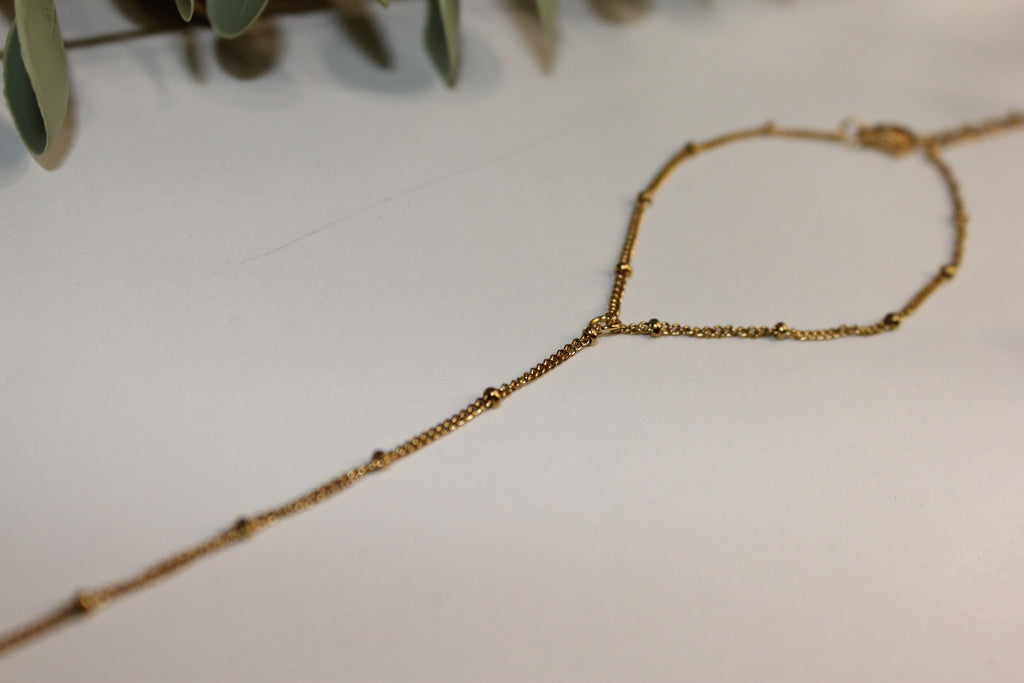 Pure Glow Hand Chain | Elegancia Minimal – Golden Lily