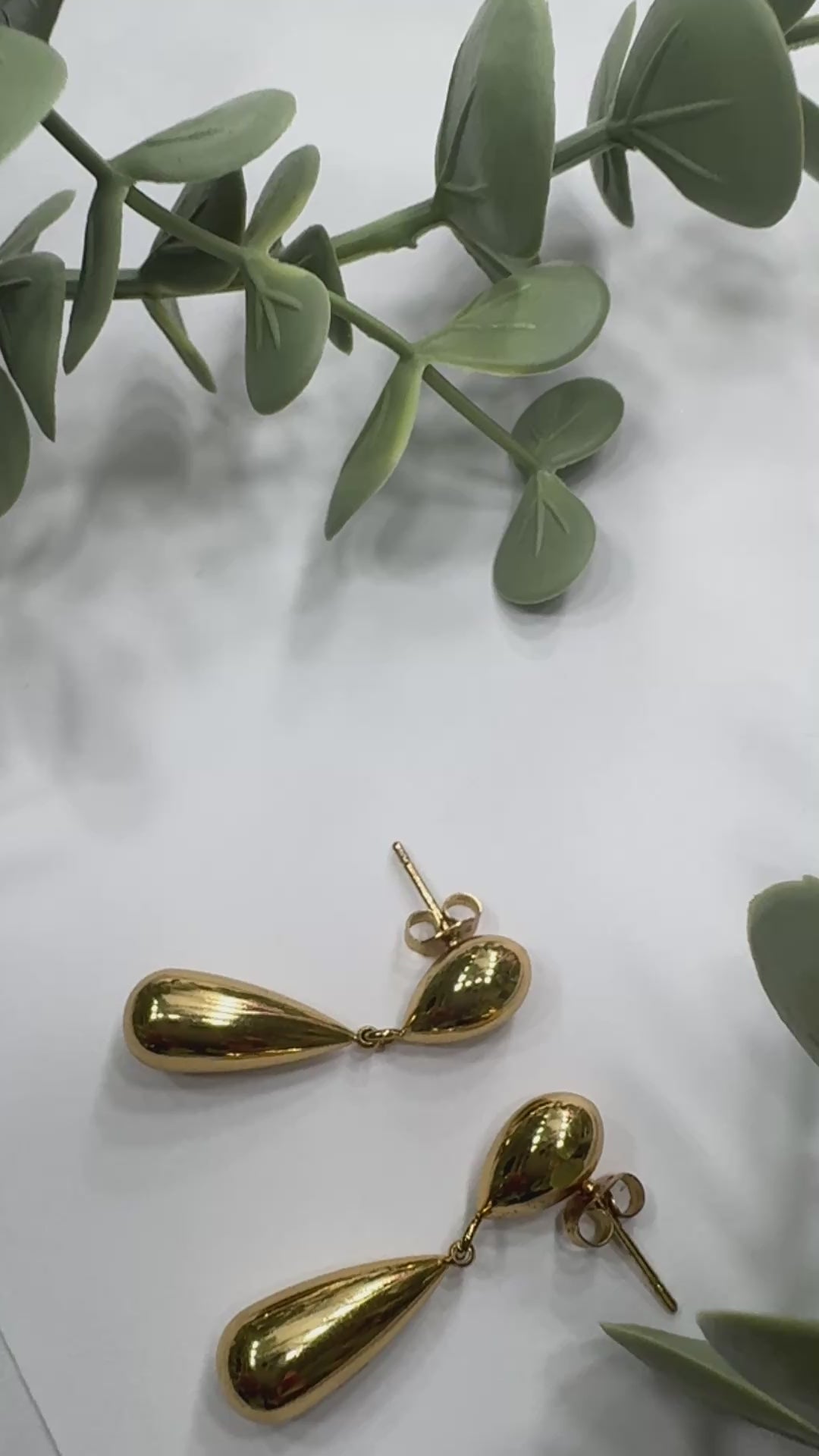 Aretes Golden Drop | Elegancia Minimal – Golden Lily